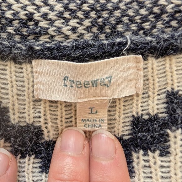 Freeway rainbow open front swing cardigan EUC Large gray and white EUC - Picture 8 of 10